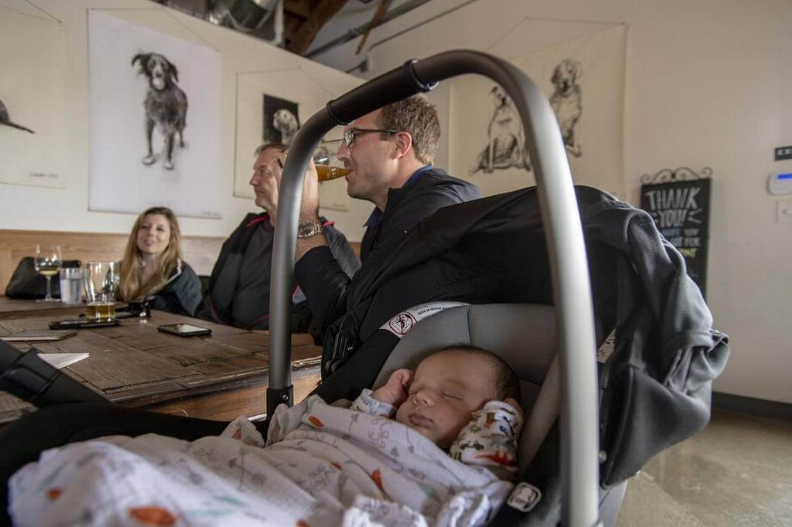 baby-in-the-bar4.jpg