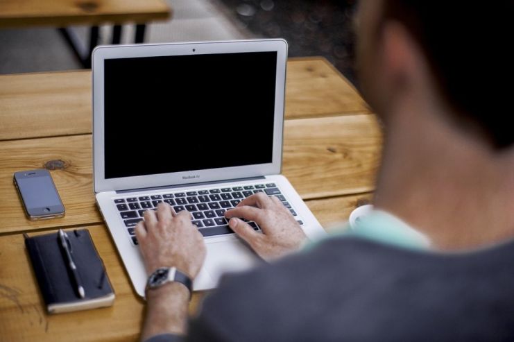 АКИТ: «Ежемесячно в рунете 600 тысяч запросов на доставку алкоголя»
